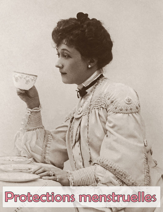 Dame du début du 20 ème siècle buvant une tasse thé