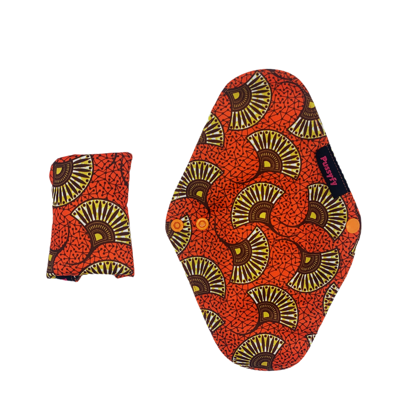 La serviette hygiénique lavable design orange exotic est plié en 4 et de face déplier. Flux léger à abondant - Pussyfy
