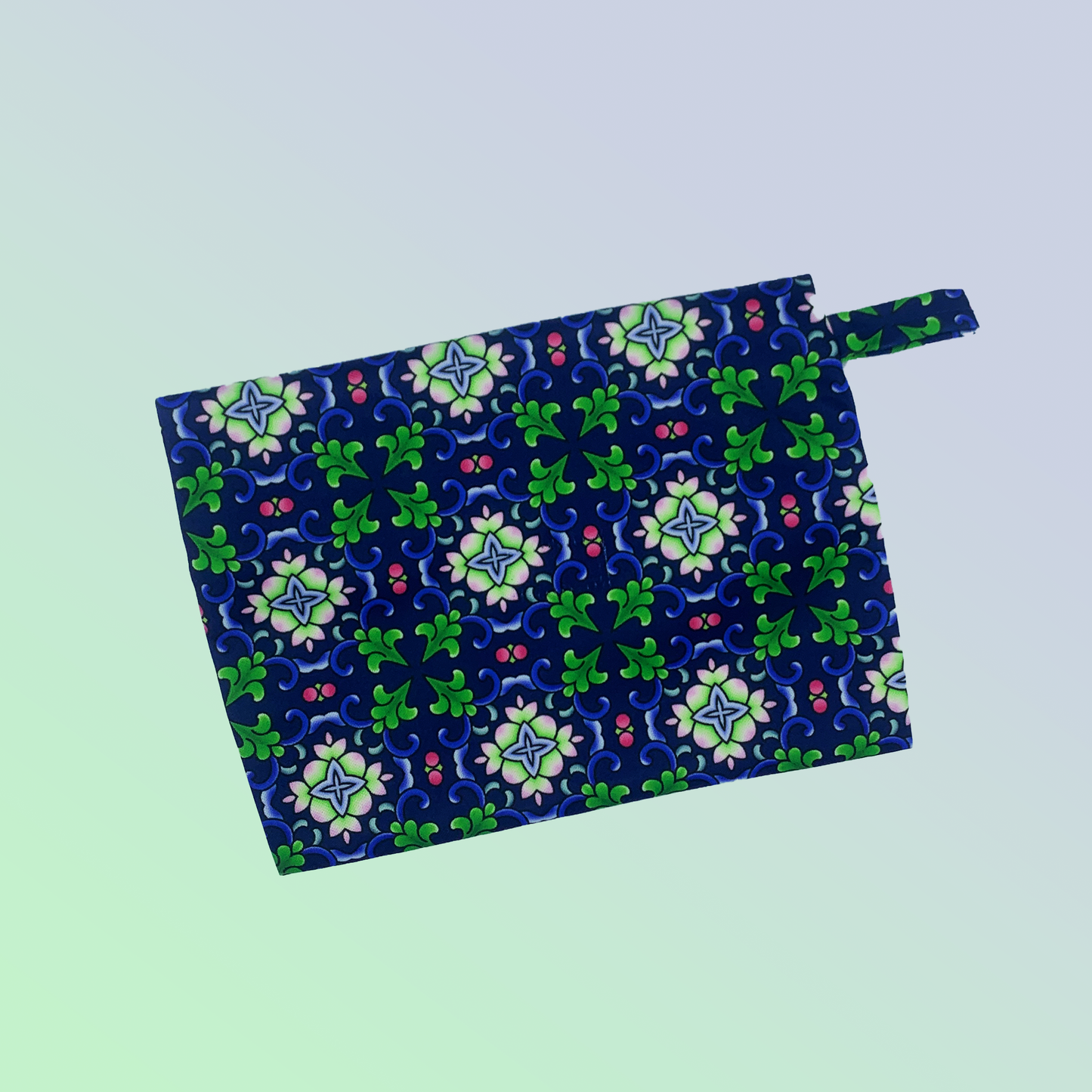 Pochette imperméable de transport design mandala bleue à tirette pour ranger tes serviettes hygiéniques, cups ou culottes menstruelles - Pussyfy
