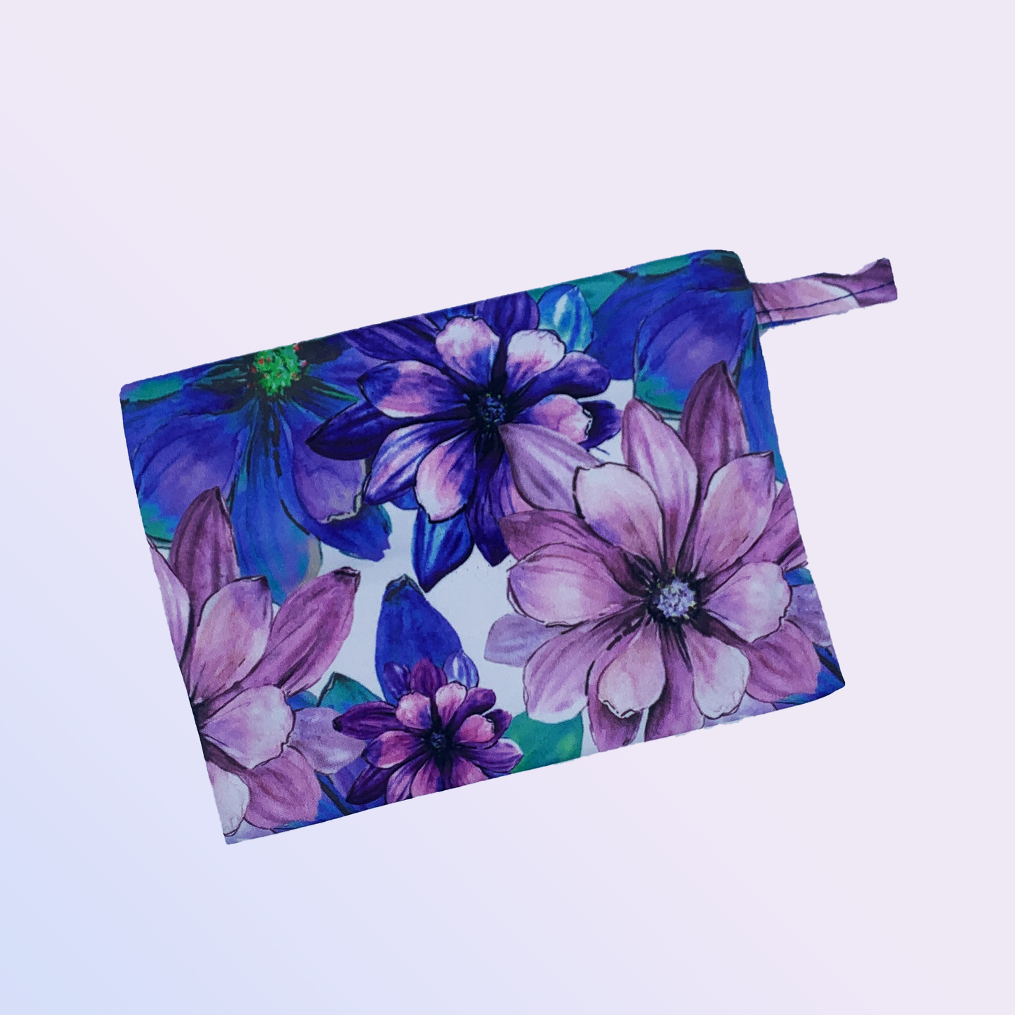  Pochette imperméable de transport design bleue fleuris à tirette pour ranger tes serviettes hygiéniques, cups ou culottes menstruelles - Pussyfy
